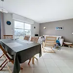 A 300m De La Avec Balcon Et Parking A - Fr-1-361-17