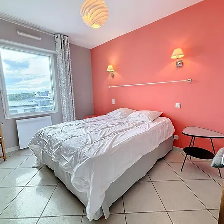 A 300m De La Avec Balcon Et Parking A - Fr-1-361-17