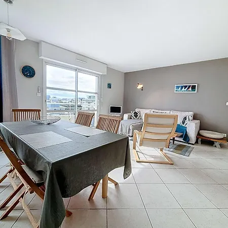 A 300m De La Avec Balcon Et Parking A - Fr-1-361-17