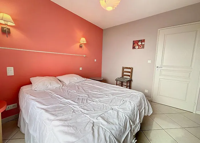 A 300m De La Avec Balcon Et Parking A - Fr-1-361-17 Granville