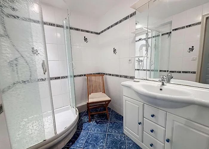 Apartment A 300m De La Avec Balcon Et Parking A - Fr-1-361-17 Granville