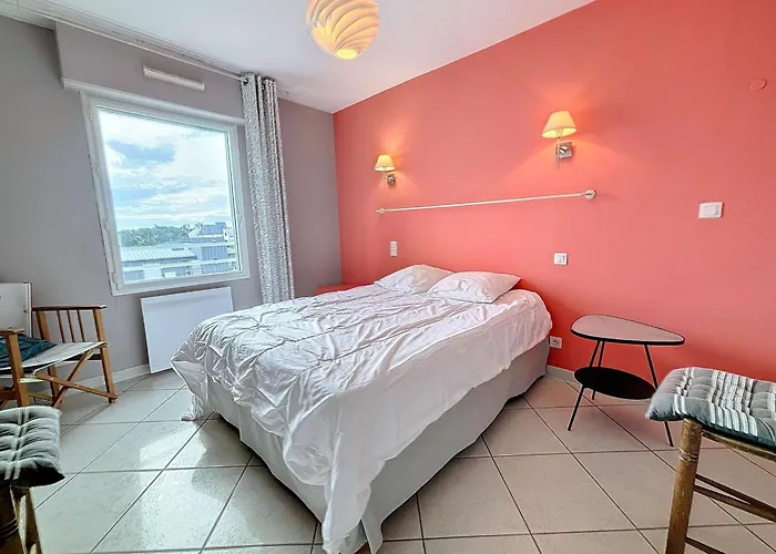 A 300m De La Avec Balcon Et Parking A - Fr-1-361-17