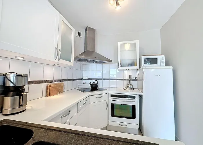 Apartment A 300m De La Avec Balcon Et Parking A - Fr-1-361-17 *