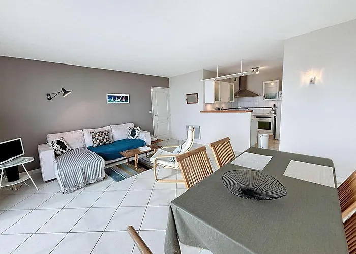 A 300m De La Avec Balcon Et Parking A - Fr-1-361-17 Granville