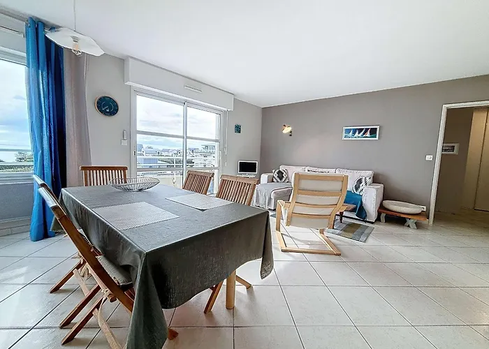 A 300m De La Avec Balcon Et Parking A - Fr-1-361-17